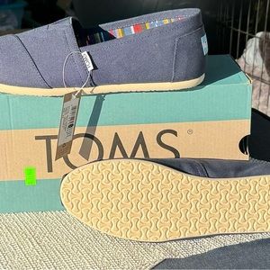 Toms